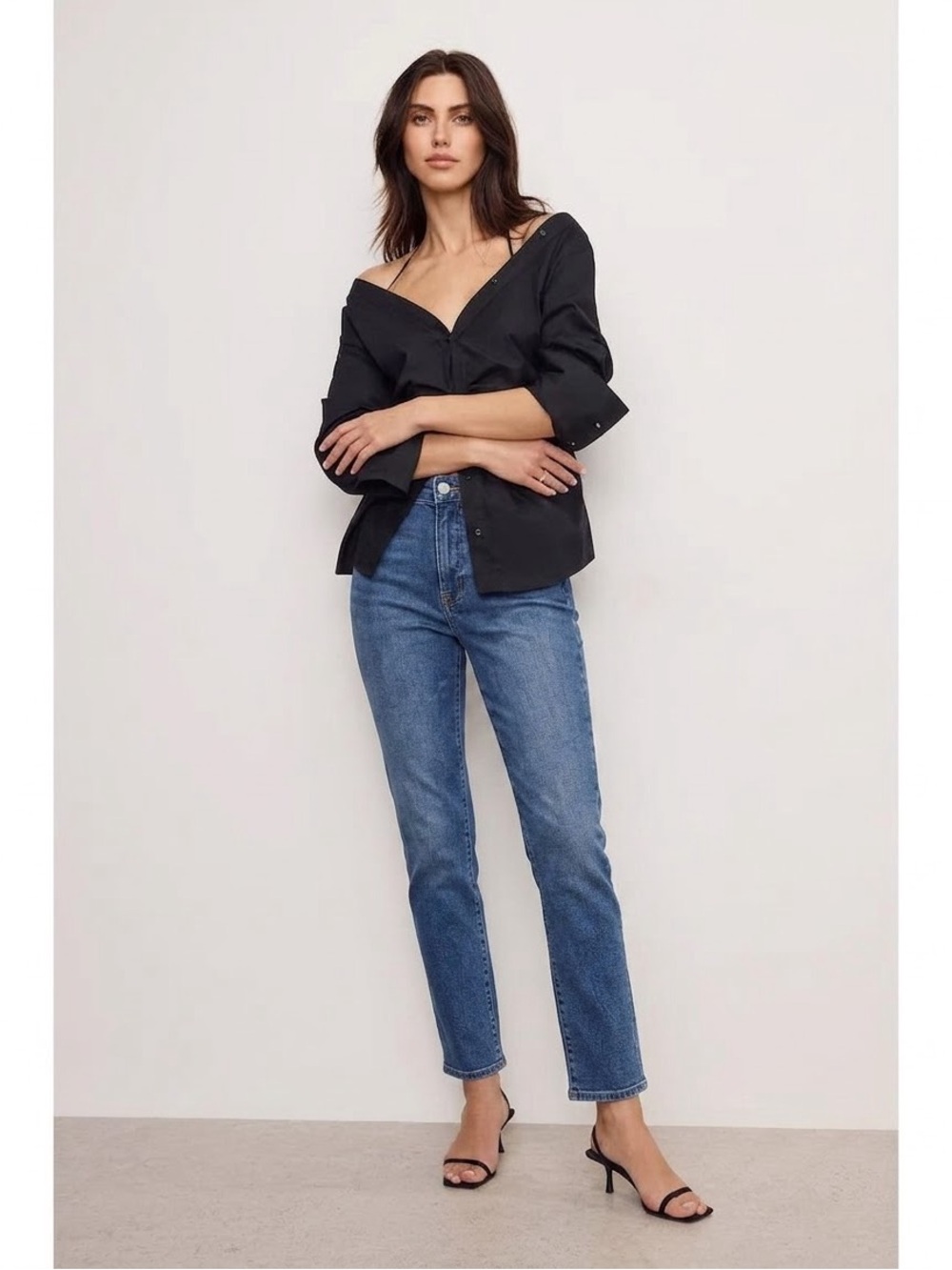 Good American Straight Leg Jeans in Medium Blue Wash